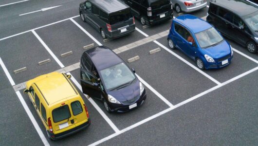 Farben, Symbole, Wirkung – was gute Bodenmarkierungen leisten